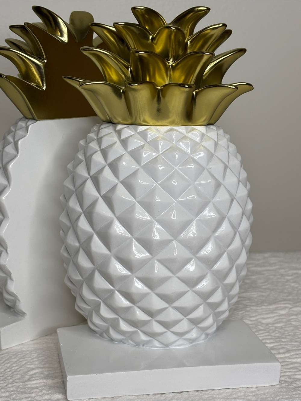 Gold & White Pineapple Sculpture Bookends - Decorative Home Accent - Picture 4 of 8